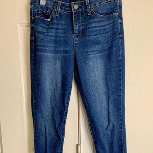 Women’s Nine West skinny jeans.